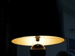 Abażur-lampy-z zaświeconym-abażurem