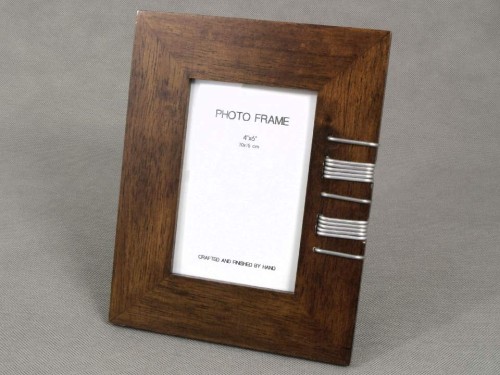 Drewniana ramka na zdjęcie z metalowymi klamrami 23cm [AZ01803]