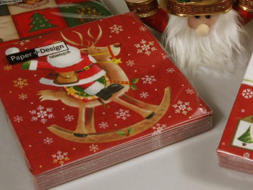 Serwetki papierowe z reniferem i Mikołajem na bożonarodzeniowy stół.