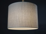 Cylindryczny materiałowy abażur lampy wiszącej BULBO.