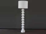Modna-lampa-podlogowa-z-kolekcji-PERLA-z-bialymi-ceramicznymi-kulami.jpg