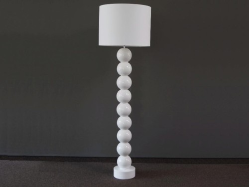 Modna-lampa-podlogowa-z-kolekcji-PERLA-z-bialymi-ceramicznymi-kulami.jpg