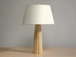 Lampa gabinetowa z drewnianym korpusem.JPG