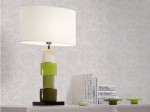 Dekoracyjna lampa stołowa CHANELA z ceramicznymi elementami w kolorach khaki, zieleni, limonki i jasnego beżu. Kwadratowa, drewniana podstawa w kolorze wenge. Owalny perkalowy abażur.
