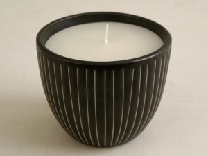 Biała świeca w ceramice 12cm [001655]