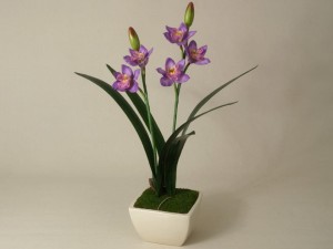 Fioletowa sztuczna orchidea w ceramicznej misie 56cm [AZ01849]