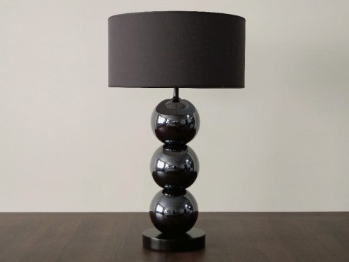Lampa do gabinetu z efektownym opalizującym szkliwem na ceramicznych kulach w kolorze brązowym.