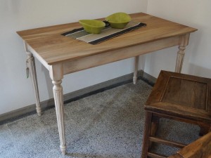 Stół do jadalni z drewna orzecha włoskiego 123x69x77cm [AZ02147]