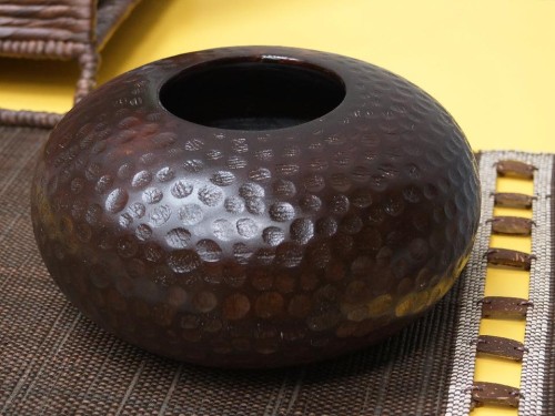 Wazon wykonany ręcznie z jednego kawałka drewna mango